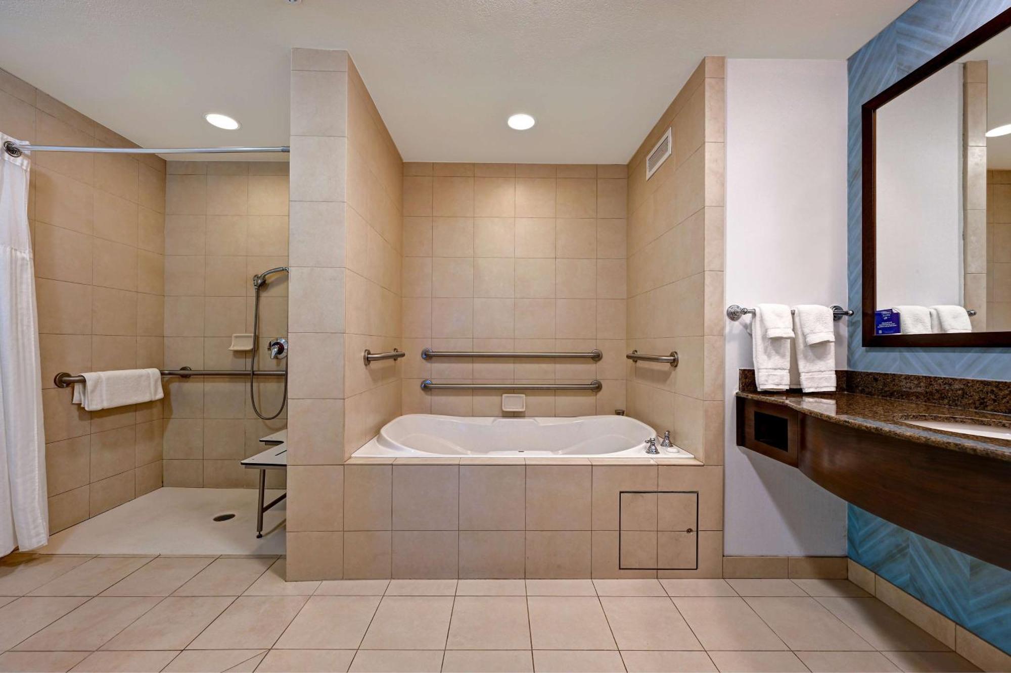 Hilton Garden Hotel 3*